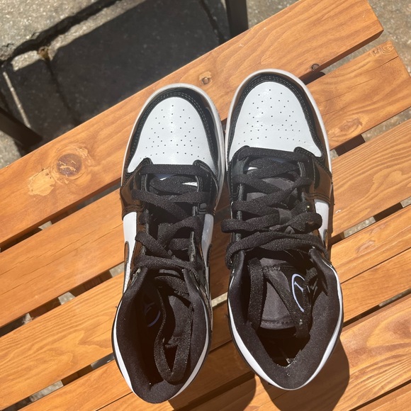 Air Jordan Sneakers - Picture 4 of 11